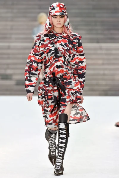 Look 32